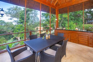 Casa, 3 habitaciones | Balcón