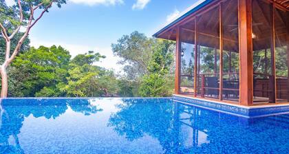 Casa Catarata 3 Bedroom Home by RedAwning