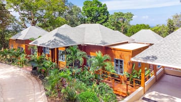 House, 3 Bedrooms | Property grounds