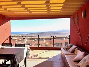 Outdoor dining - Holiday house CASA CALETA in Caleta de Fuste SEA VIEW fiber optic internet (Antigua)
