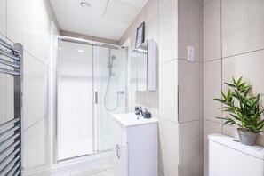 Bathroom - Southbury Apartments (Enfield)