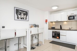 Double Room | Private kitchen | Fridge, dishwasher, cookware/dishes/utensils - Southbury Apartments (Enfield)