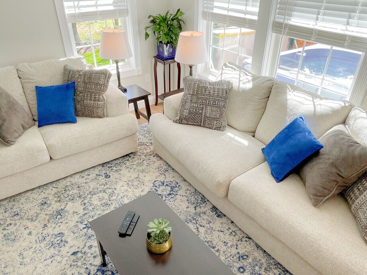 智能电视、壁炉、乒乓球、书