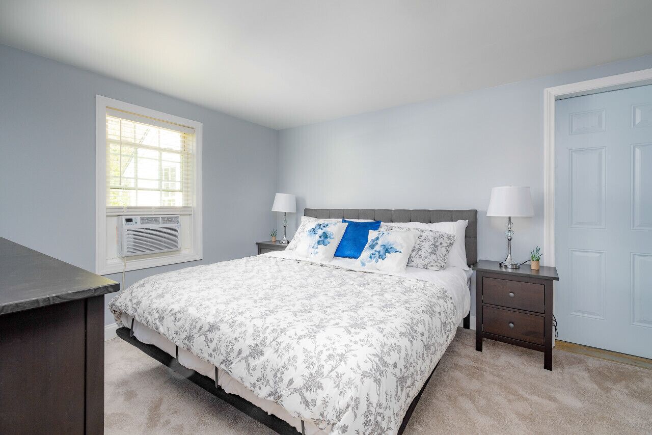 3 bedrooms, iron/ironing board, travel crib, WiFi (free)