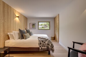 5 bedrooms, iron/ironing board, free WiFi, bed sheets