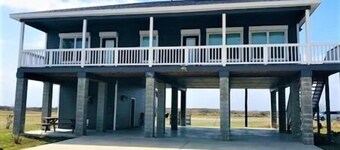 Beautiful View! 3 Bedroom, 2 Bath. Off Water Home. Close to Public Fishing Pier.