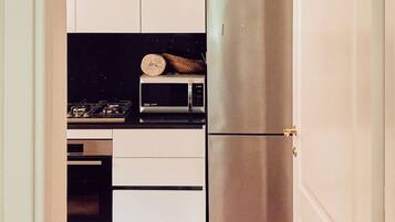 KĂŒhlschrank, Ofen, Herdplatte, GeschirrspĂŒler