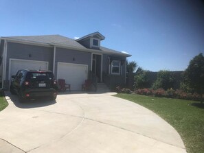 Exterior - Island Retreat too. Lovely decorated room & bath! (Galveston)