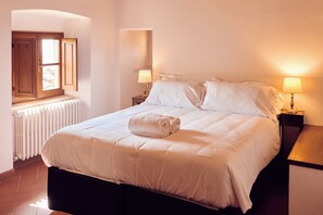 2 Schlafzimmer, Schreibtisch, Bügeleisen/Bügelbrett, kostenloses WLAN