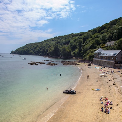 Luxury beachfront maisonette with parking sleeps 6