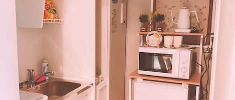 冰箱、微波炉、厨具/餐具