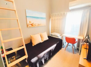 1 habitación, escritorio, wifi gratis y ropa de cama