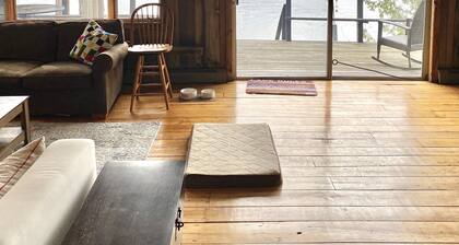 Cozy cabin nestled on the shores of Lake Champlain