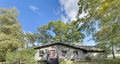 Cozy cabin nestled on the shores of Lake Champlain