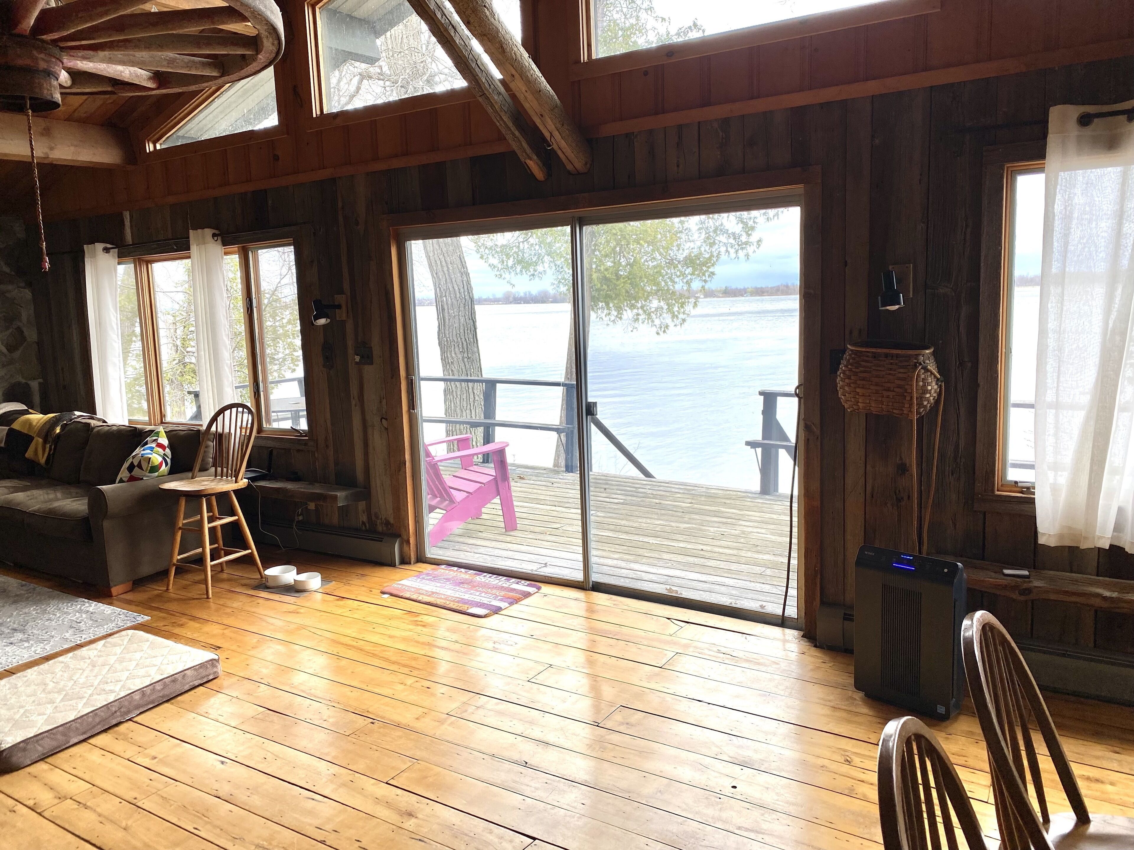 Smart-TV, peis, bøker og printere