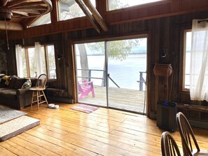 Smart-TV, peis, bøker og printere