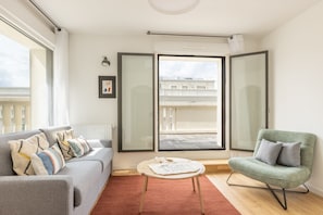 Apartamento ejecutivo | Zona de estar | Una televisión de pantalla plana