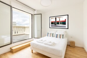 Executive Apartment | Desk, blackout curtains, soundproofing, iron/ironing board - Residence Edgar Suites Levallois - Jules Verne (Levallois-Perret)