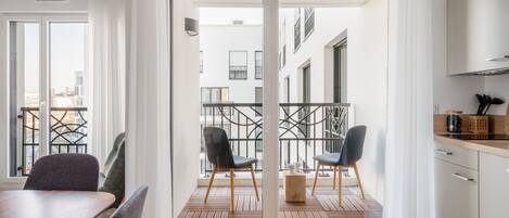 Family Apartment | Balcony