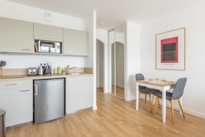 Suite Comfort | Area keluarga | TV layar datar
