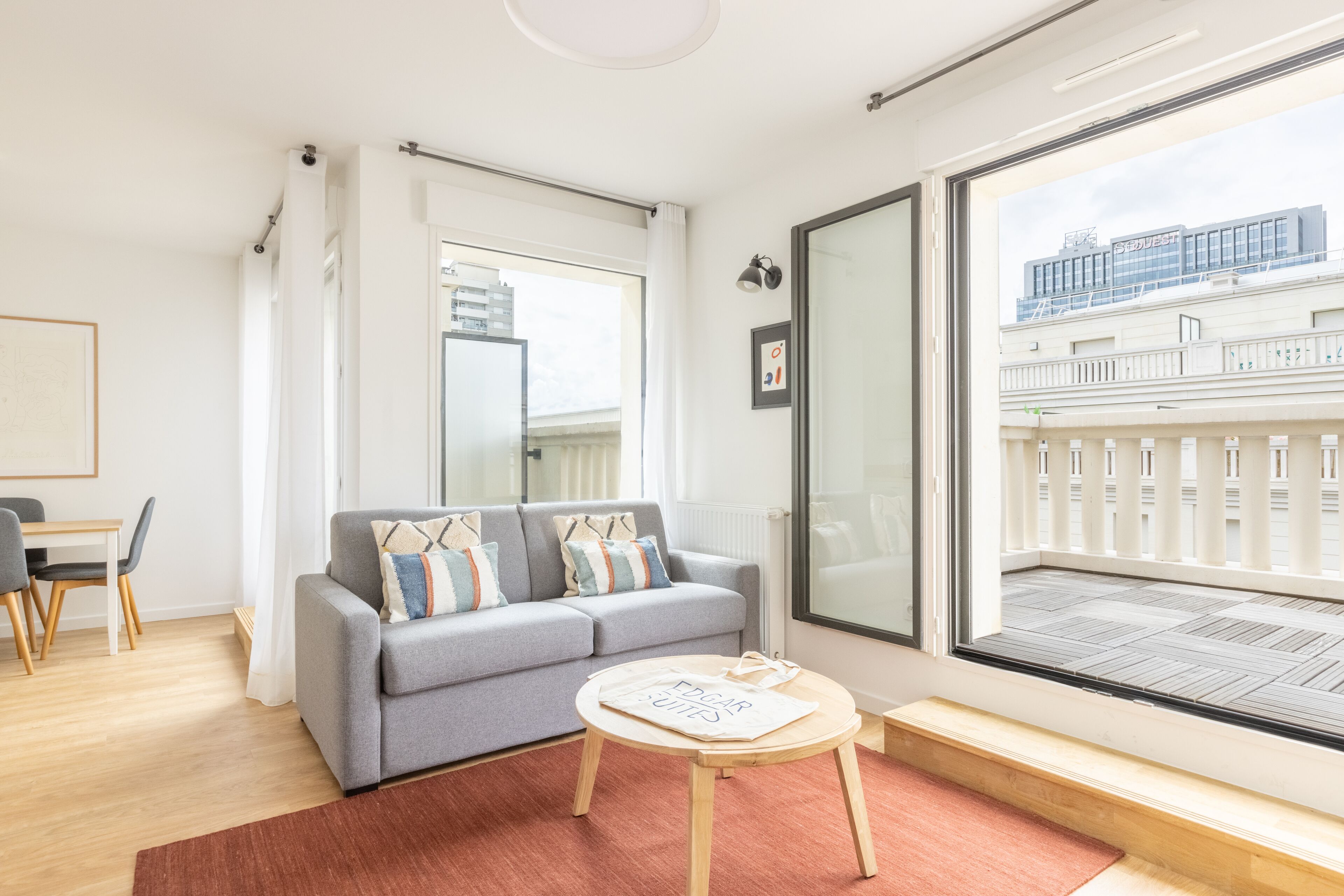 Apartemen Eksekutif | Area keluarga | TV layar datar