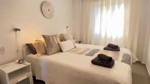 2 soverom, skrivebord, strykejern/-brett og wi-fi (inkludert)