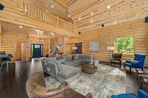 Cabin, Pool, Hot Tub, Wineries and Mountains Oh My!