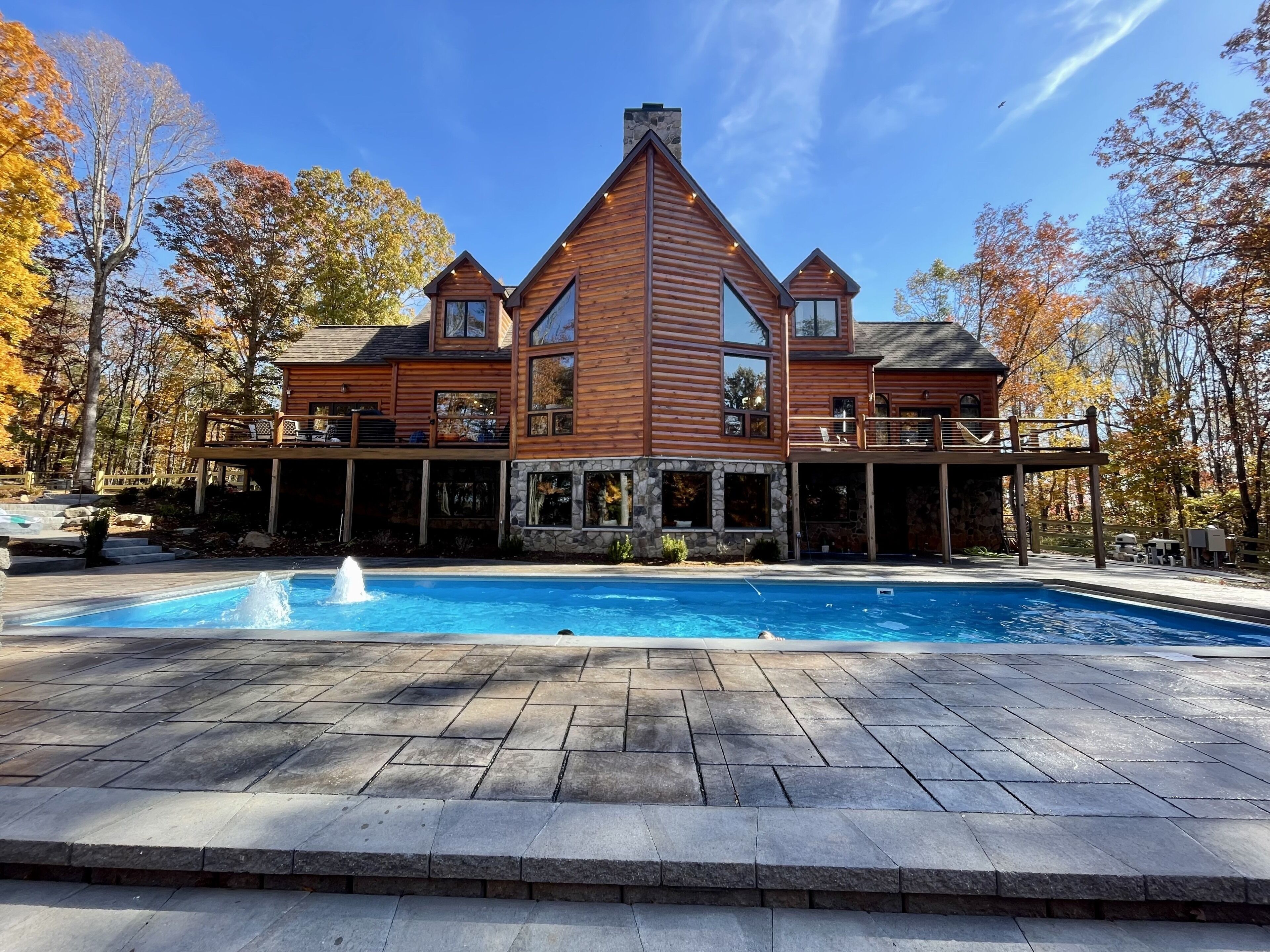 Alberca al aire libre y alberca climatizada