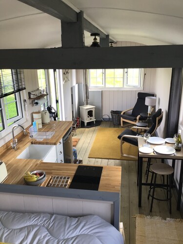 Charming Luxurious Rural Shepherds Hut