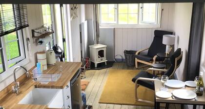 Charming Luxurious Rural Shepherds Hut