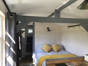 Cabin, 1 King Bed | 1 bedroom, free WiFi, bed sheets - Charming Luxurious Rural Shepherds Hut (Hook)