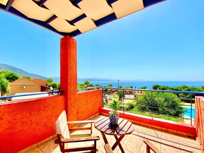 Outdoor dining - Beach Villa Barbati Thalassaki with private pool (Barbati)