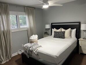 3 bedrooms, desk, iron/ironing board, travel crib