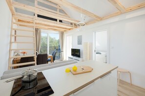 Apartment, 1 Bedroom, Balcony, Beachside | Private kitchenette