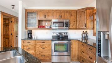 Frigorífic, microones, forn i placa de cuina