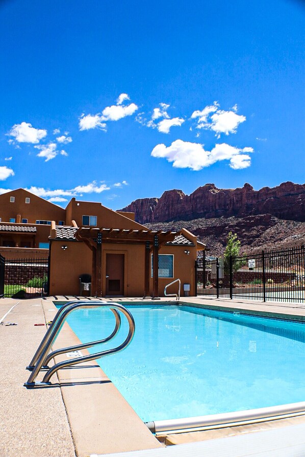 Outdoor pool - Desert Willow Rim Vista 6A7 (Moab)