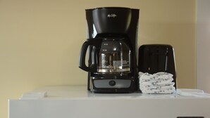 A Mr. Coffee coffee maker and a Magic Chef appliance on a white surface. - Private One Bedroom Cottage- Bonefish Creek (Barretarre)