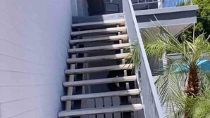 المنطقة المحيطة بالمنشأة