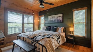 2 bedrooms, desk, travel crib, free WiFi