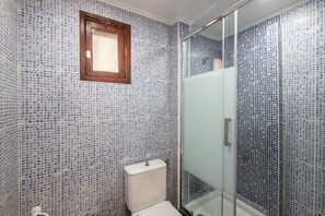 Dusche, Haartrockner, Seife, Shampoo