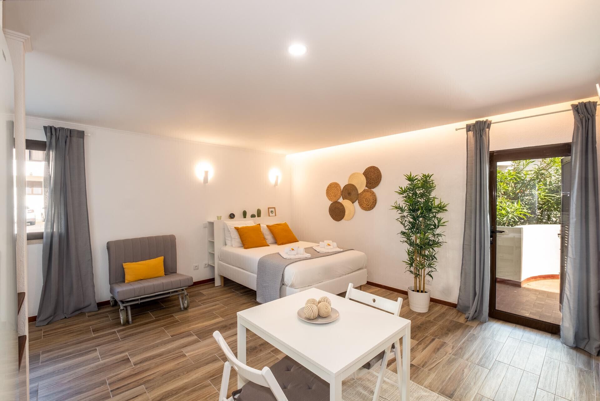 Iron/ironing board, free WiFi