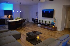 Smart TV, fireplace, stereo - 1.5 mi to Beach-New Pool! Smart home-Modern Decor! (Nevarra)