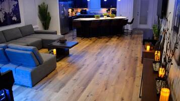 Smart TV, chimenea y estéreo