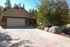 Exterior - BEAUTIFULLY FURNISHED, COMFORTABLE, ALL SEASON'S HOME W/ PRIVATE HOT TUB (McCall)