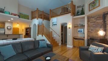 Televisor, futbolí i llibres