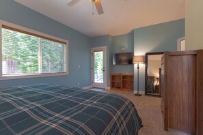3 bedrooms, desk, WiFi, bed sheets - BEAUTIFULLY FURNISHED, COMFORTABLE, ALL SEASON'S HOME W/ PRIVATE HOT TUB (McCall)