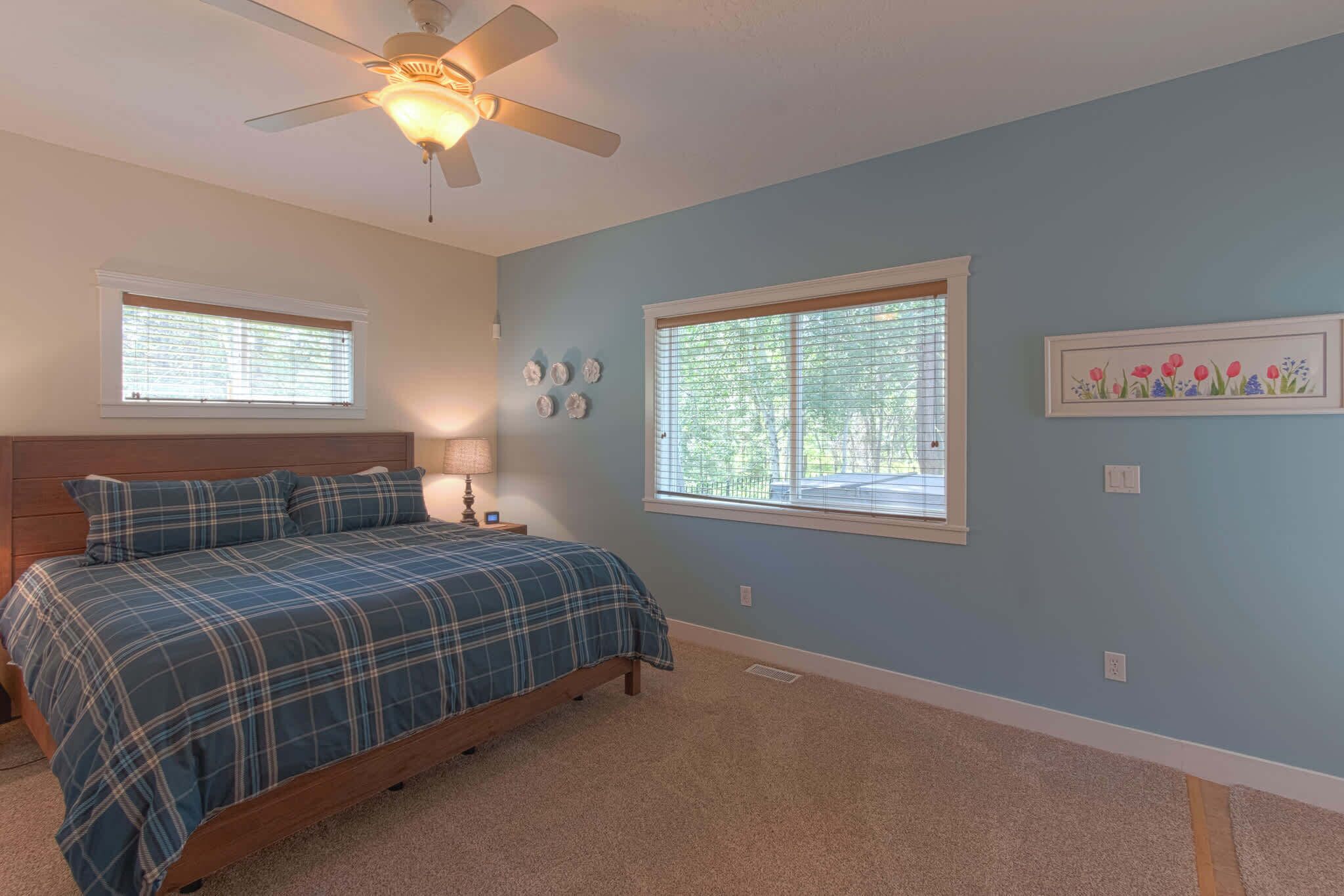 3 chambres, bureau, fer et planche à repasser, lit parapluie