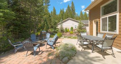 BEAUTIFULLY FURNISHED, COMFORTABLE, ALL SEASON'S HOME W/ PRIVATE HOT TUB