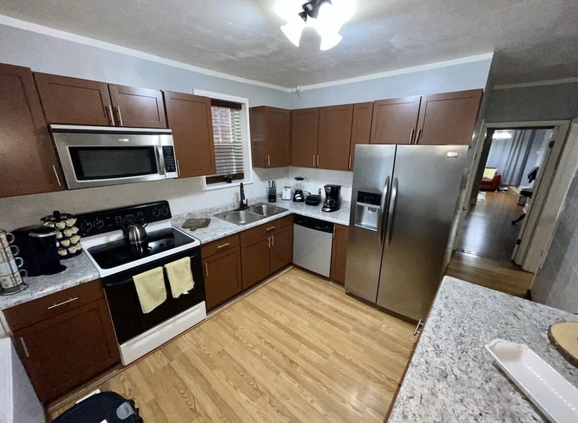 Geladeira, micro-ondas, fogão, cooktop