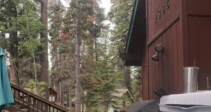 Quiet & Large house - Hot Tub, Pool table, Fast WiFi, EV charger - close to all
